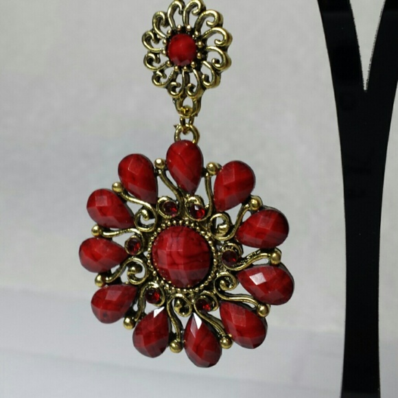 Earring - Picture 2 of 2