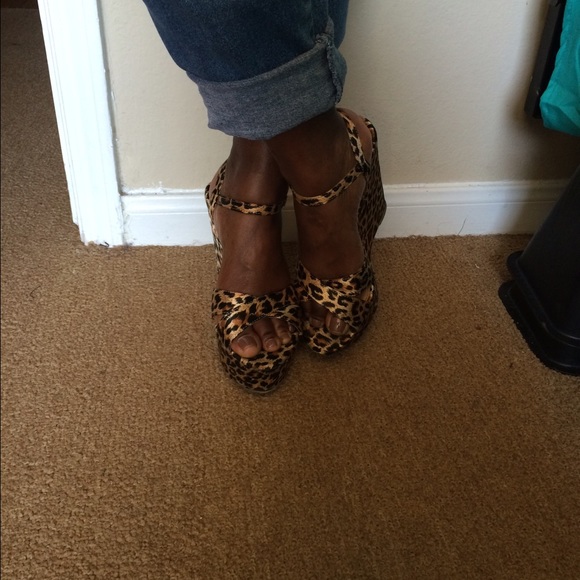 Fierce cheetah wedges - Picture 2 of 3