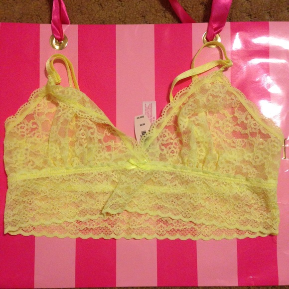 NEW VS Bralette Medium bundle