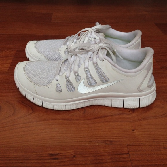 Nike Shoes - WHITE AND SILVER NIKE FREE RUNS 5.0