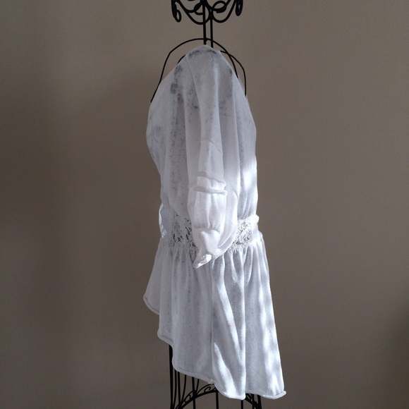 White detailed FP top - Picture 2 of 3