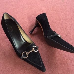 Gorgeous Black Gucci shoes / pumps