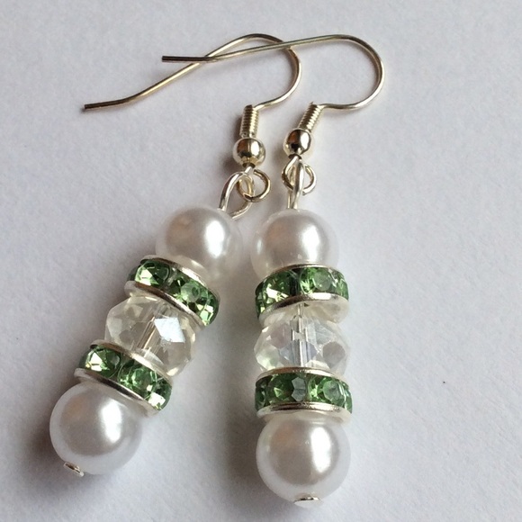 Jewelry - BOGO SALE 💚 LimeGreen & Pearl Stacked