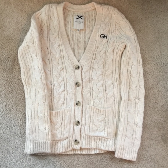 Super cozy cream GH sweater 😍