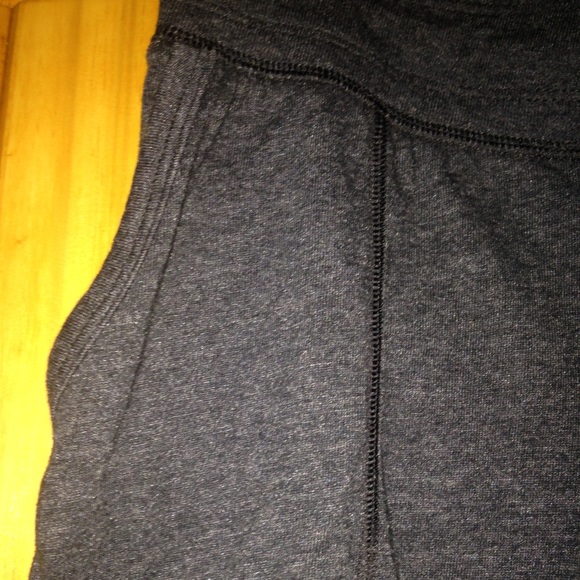 Cropped Underarmor Sweats - Picture 3 of 4