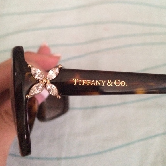 TIFFANY & Co. Sunglasses. ♠️