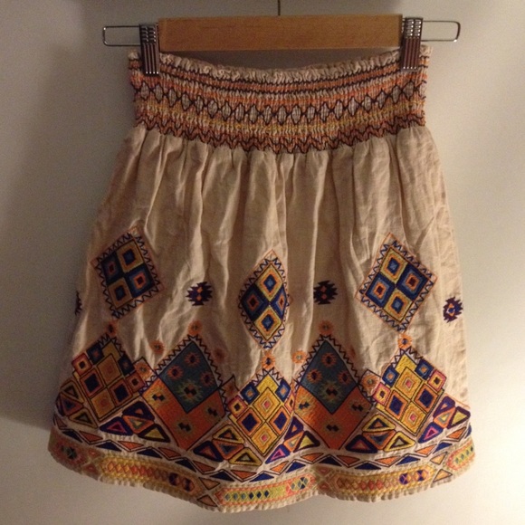 Cream/tan embroidered high-waisted skirt