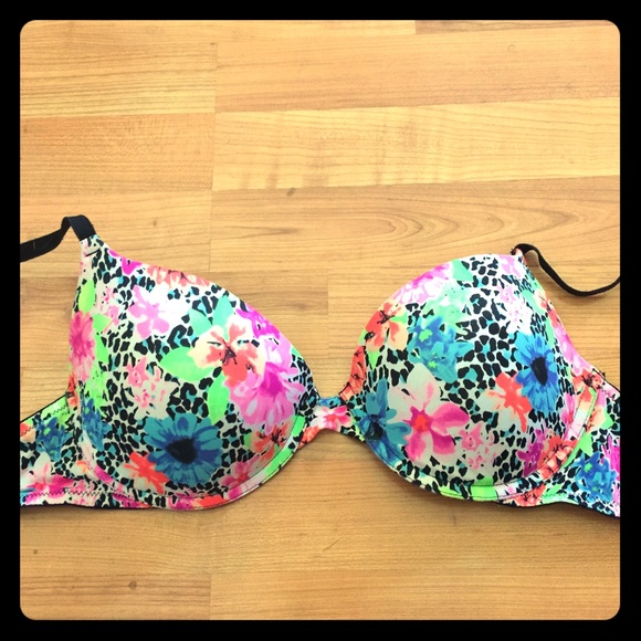 PINK Victoria's Secret bra