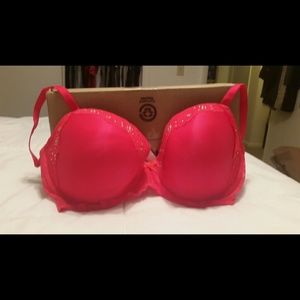 VS red 32DDD bra & 34DDD sports bra