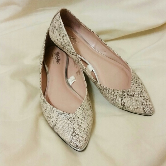 Faux snakeskin pointed flats