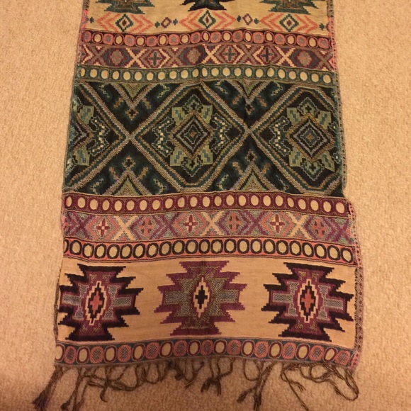 Aztec printed scarf - Picture 3 of 3