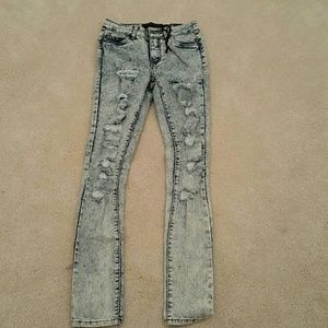 Acid wash ripped high waisted jeans !!