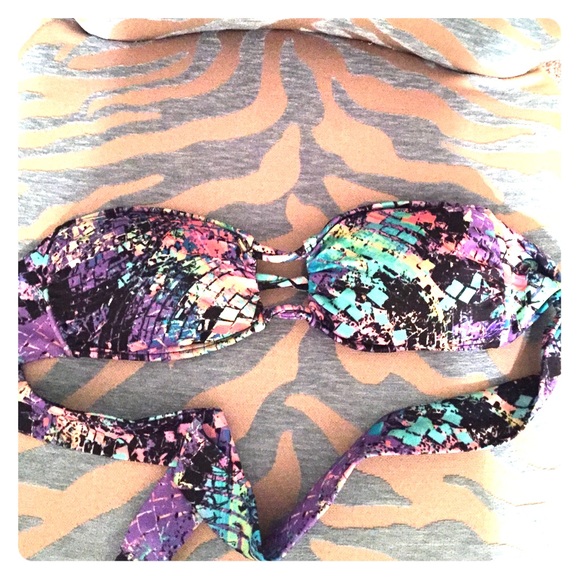 Strapless swim top