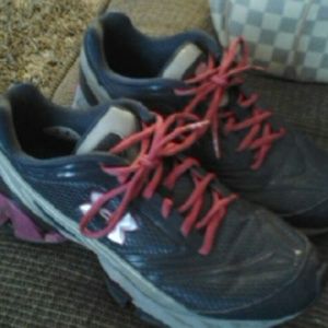 Hot pink and grey underarmour