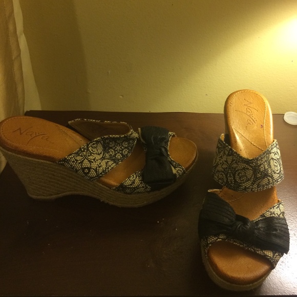 Black & lace wedges