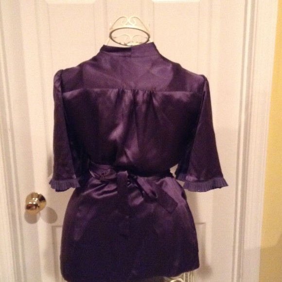 Purple BCBG Top....Size Med - Picture 3 of 4