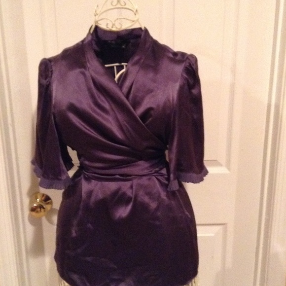 Purple BCBG Top....Size Med - Picture 4 of 4