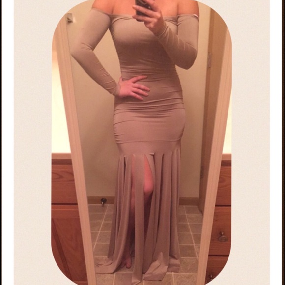 🆕 Elegant and Unique Champagne Maxi Dress - Picture 4 of 4