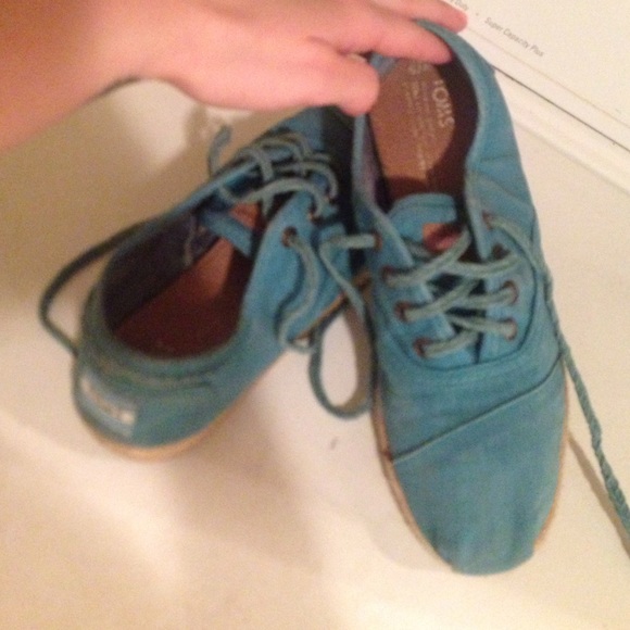 Toms- worn 2-3 times pretty much mint condition