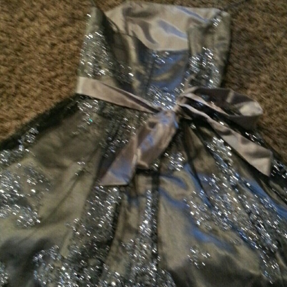 Short Dress - Picture 3 of 3