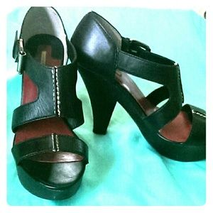 Max Studio black high heel shoes