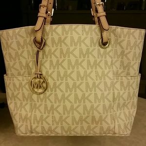 Micheal Kors Jet Set Tote