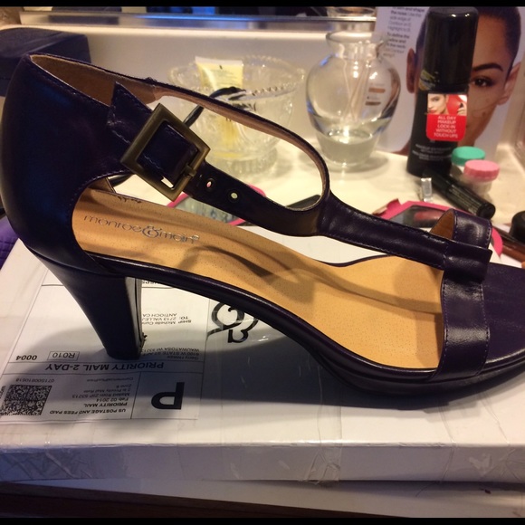 Size 11 shoes - Picture 3 of 4