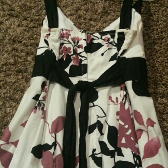 Summer dress - Picture 3 of 3