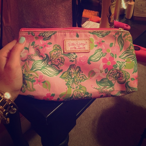 Lilly Pulitzer make up bag pink