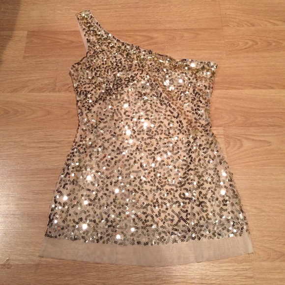 BEAUTIFUL Gold Sequin Embroidered One Shoulder top