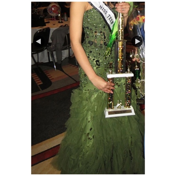 Prom dress - Picture 2 of 2