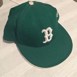 Fitted Boston green hat