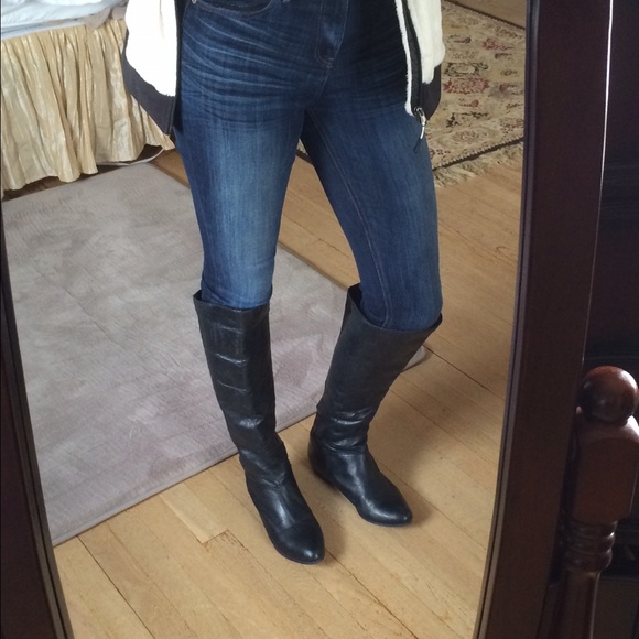 Up to the knee black leather boots