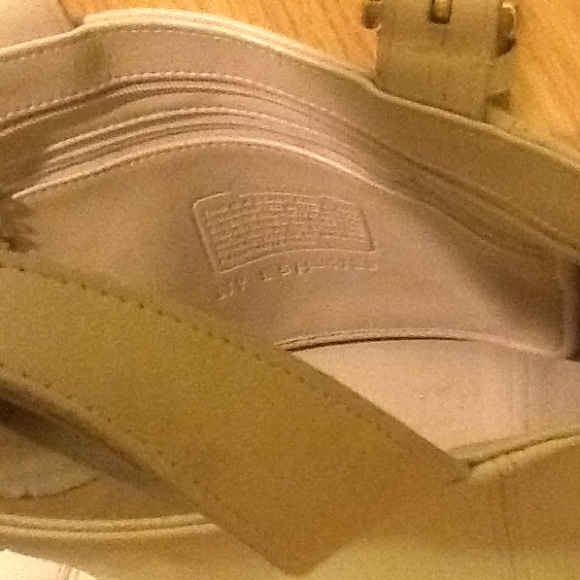 Coach leather small hand bag - Picture 3 of 3