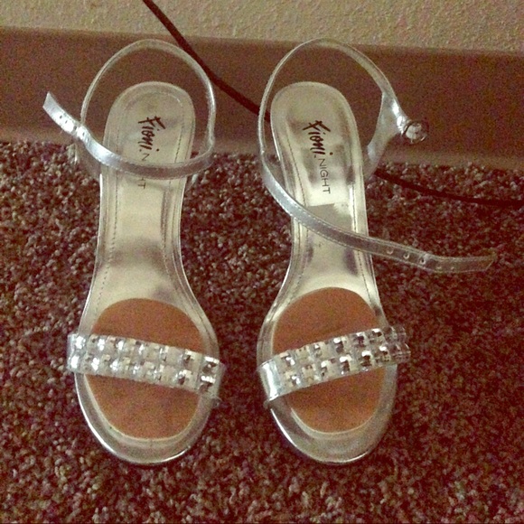 Fiona Sliver Heels - Picture 1 of 1