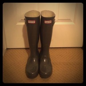 Hunter Rain Boots: Grey Glossy