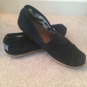 Black canvas TOMS