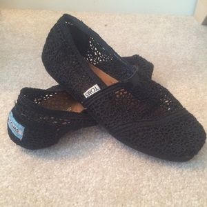 Black lace TOMS
