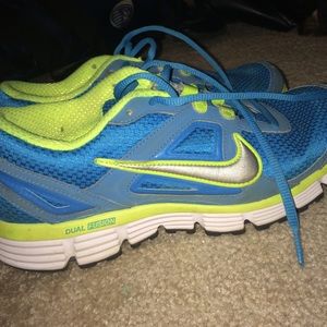 Dual Fusion Nike Tennis Shoes