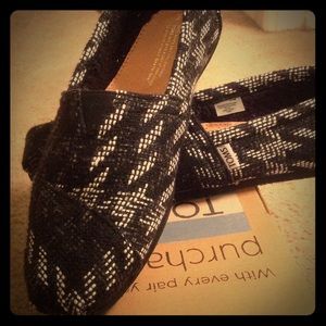 TOMS size 7 NWOT!