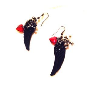 Nwot onyx wing earrings goth