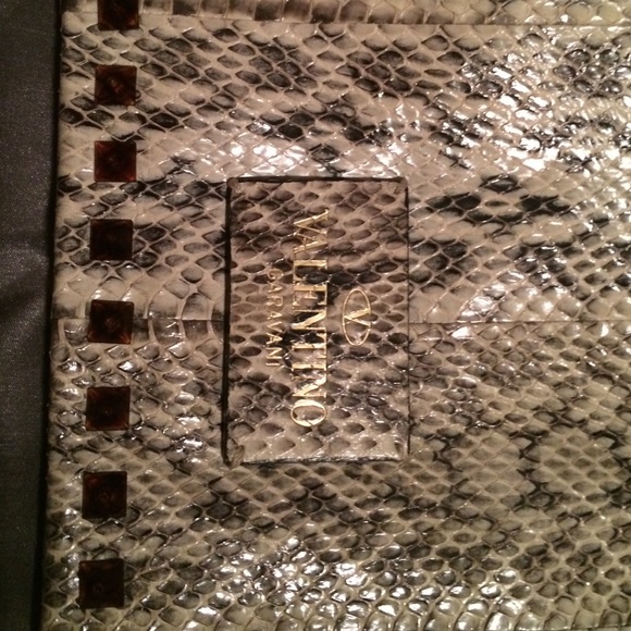 Nwot Valentino rockstud snakeskin white clutch 💗 - Picture 2 of 4