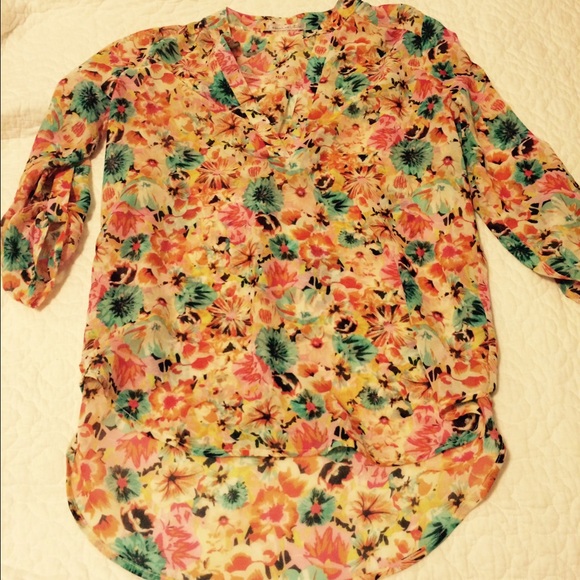 Floral sheer top - perfect for Spring/Summer! 🌸🌼