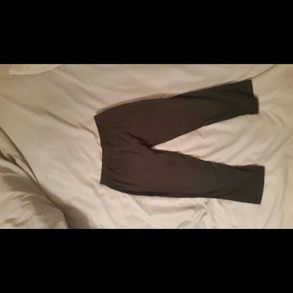 Black crop leggings