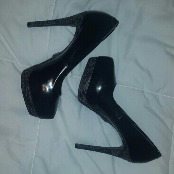 Simply Vera Vera Wang black heels