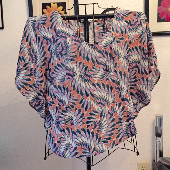Attention Tops - Cute multicolored top worn twice