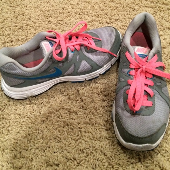 Nike tennis shoes