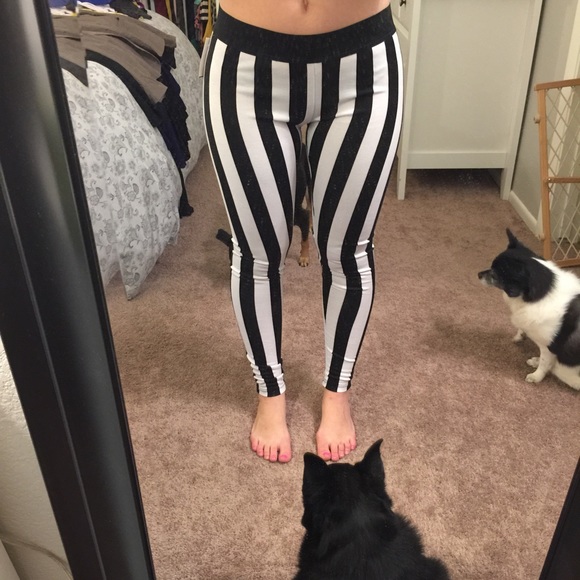 Pants - Black & White Striped Leggings