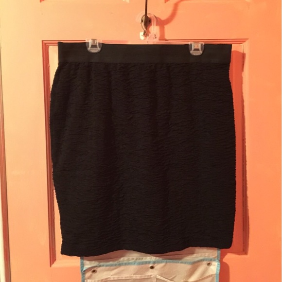 Forever 21 Dresses & Skirts - Black Ruffle Pencil Skirt