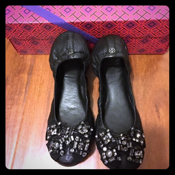 Tory Burch gorgeous black flat with blink stone.